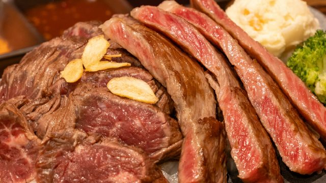 溶岩焼ステーキ にくまる亭 写真